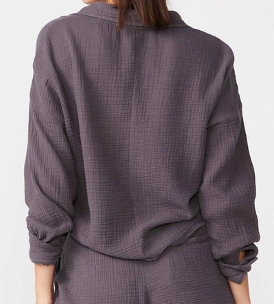 Monrow Relaxed Blouse With Twisted Front In Vintage Black