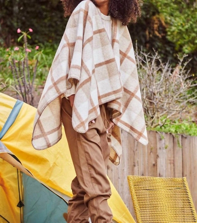 Xirena Wynter Poncho In Fawn In Beige