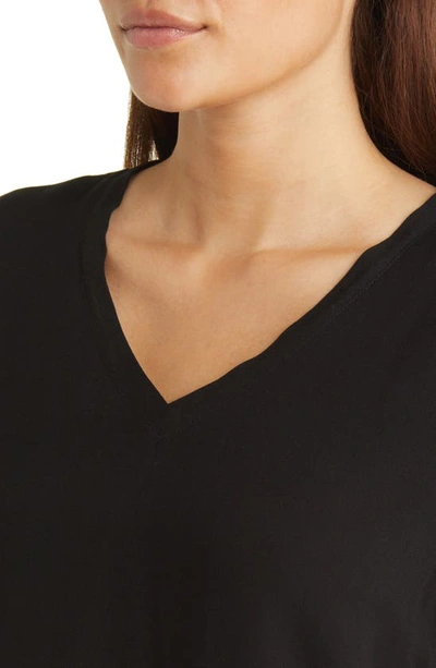 Bella Dahl Raglan V-neck T-shirt In Vintage Black