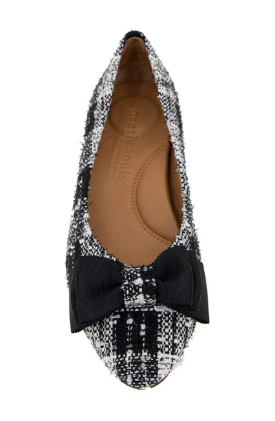 Gentle Souls By Kenneth Cole Atlas Flat In Black/ White Fabric