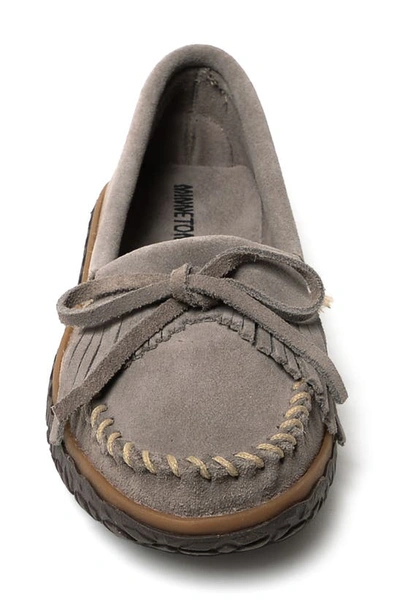 Minnetonka Kilty Tread Slipper In Grey