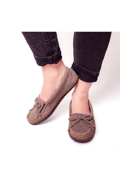 Minnetonka Kilty Tread Slipper In Grey