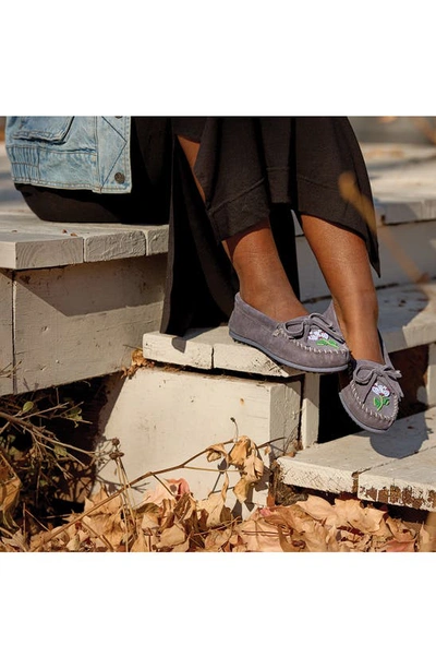 Minnetonka X Lucie Skjefte Ziigwan Waabigwan Slipper In Brown