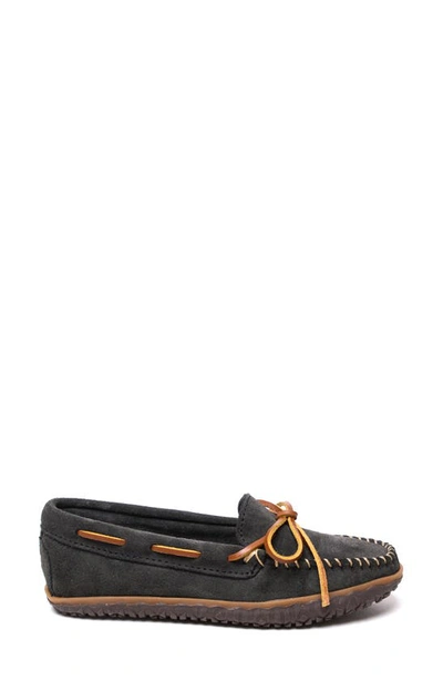 Minnetonka Tarik Slipper In Charcoal