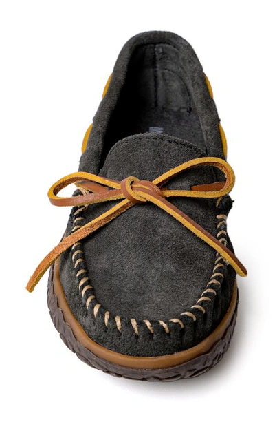Minnetonka Tarik Slipper In Charcoal