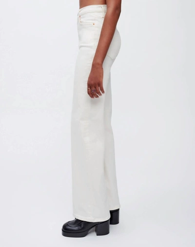 Re/done 70s Ultra High Rise Wide Leg Jean In Vintage White In White