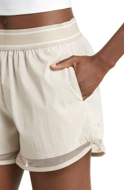 Zella Hybrid Ventilated Running/hiking Shorts In Grey Pebble