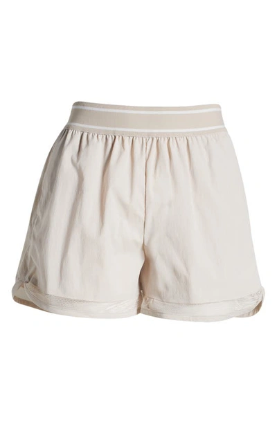 Zella Hybrid Ventilated Running/hiking Shorts In Grey Pebble