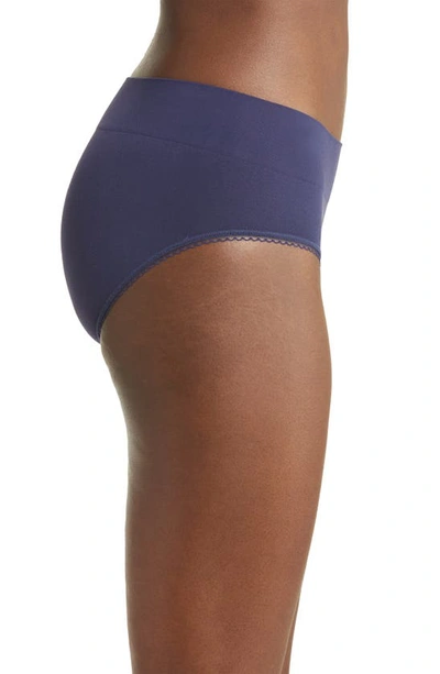 Wacoal Feeling Flexible Hipster Briefs In Eclipse