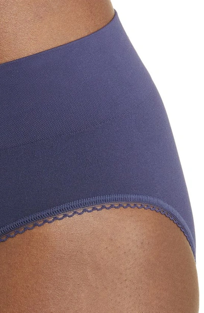 Wacoal Feeling Flexible Hipster Briefs In Eclipse