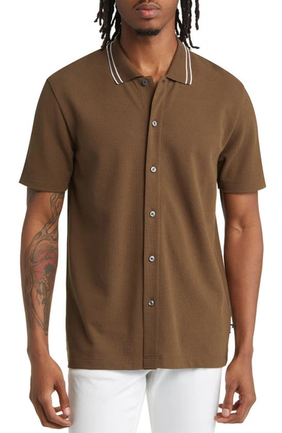 Short-Sleeve Button-Down Shirt Style Tip