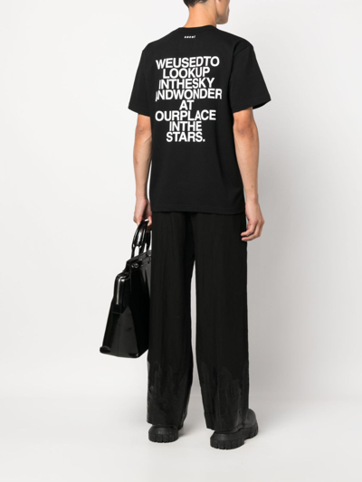 Shop Sacai Slogan-print Cotton T-shirt In Schwarz