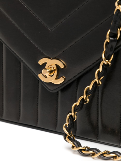 Pre-owned Chanel 1992 Chevron-quilted Shoulder Bag In Black