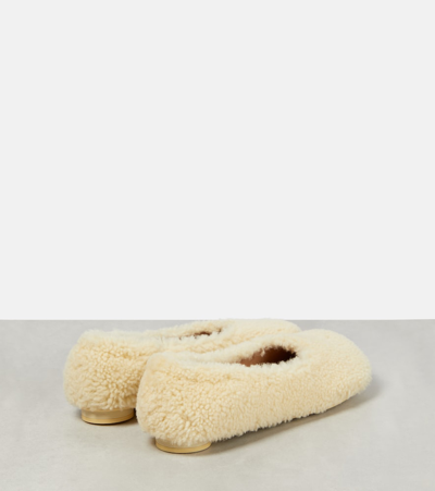 Bottega Veneta Atomic Shearling-trimmed Ballet Flats In Beige