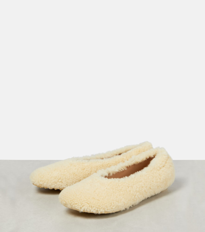 Bottega Veneta Atomic Shearling-trimmed Ballet Flats In Beige