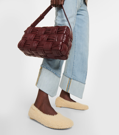 Bottega Veneta Atomic Shearling-trimmed Ballet Flats In Beige