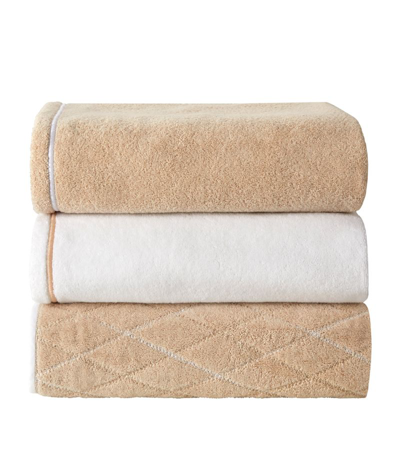 Shop Yves Delorme Duetto Lin Hand Towel (55cm X 100cm) In Beige