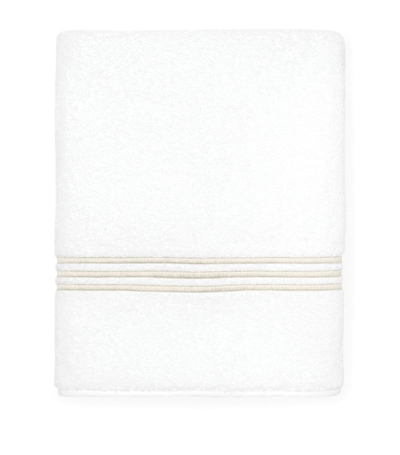Shop Pratesi Tre Righe Hand Towel (50cm X 75cm) In Green
