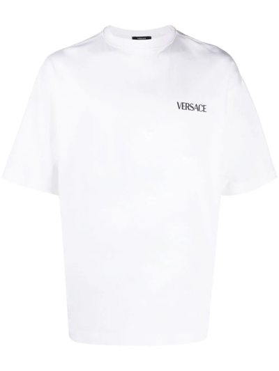 Shop Versace T-shirt Con Logo In White