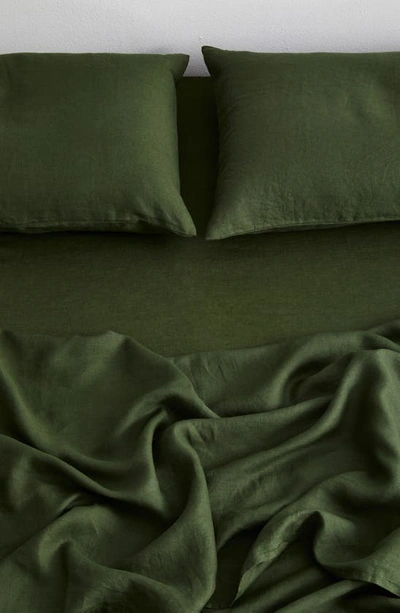 Shop Bed Threads Linen Fitted Sheet In Dark Green