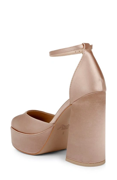 Jewel Badgley Mischka Giada Platform Pump In Almond Nude