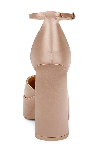 Jewel Badgley Mischka Giada Platform Pump In Almond Nude