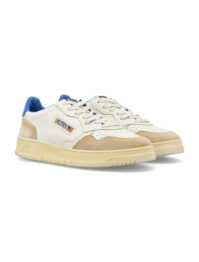 Shop Autry Sup Vint Low Sneakers In White/royal