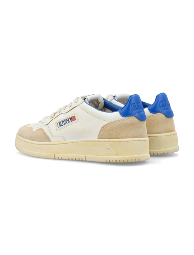 Shop Autry Sup Vint Low Sneakers In White/royal