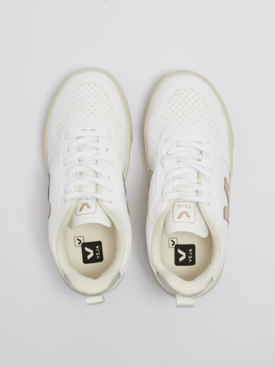 Shop Veja V-10 Lacci Sneaker In Bianco-platino