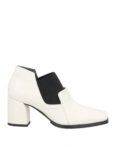 Ixos Woman Ankle Boots Ivory Size 8 Leather, Textile Fibers In White