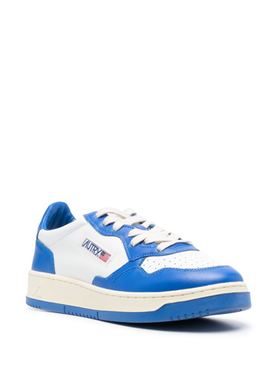 Shop Autry Medalist Low-top Leather Sneakers In Blau