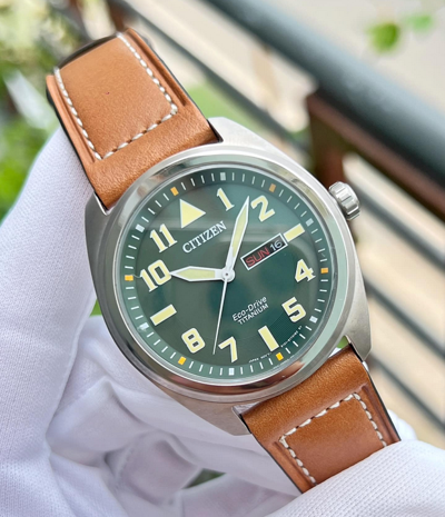 Pre-owned Citizen Super Titanium Sapphire Crystal Green Dial Eco-drive Watch Bm8560-02x