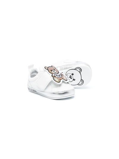 Shop Moschino Teddy Bear-embellished Pre-walker In White
