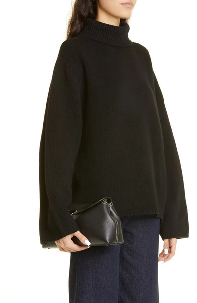 Totême T-lock Clutch Black Grain In Black Grain