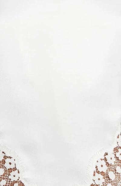 Tom Ford Lace-trimmed Silk-blend Satin Camisole In Chalk