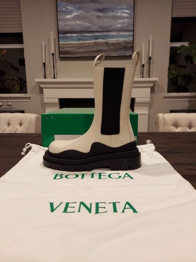 Shop Bottega Veneta Women Off-white Rubber-trimmed Leather Chelsea Boots/booties