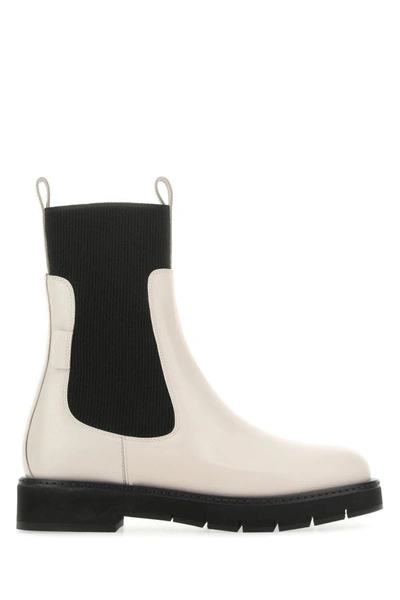 Shop Ferragamo Salvatore  Woman Ivory Leather Rook Ankle Boots In White