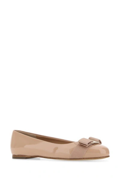 Ferragamo Varina Bow-detailed Patent-leather Ballet Flats In Pink
