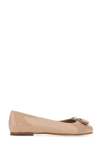 Ferragamo Varina Bow-detailed Patent-leather Ballet Flats In Pink
