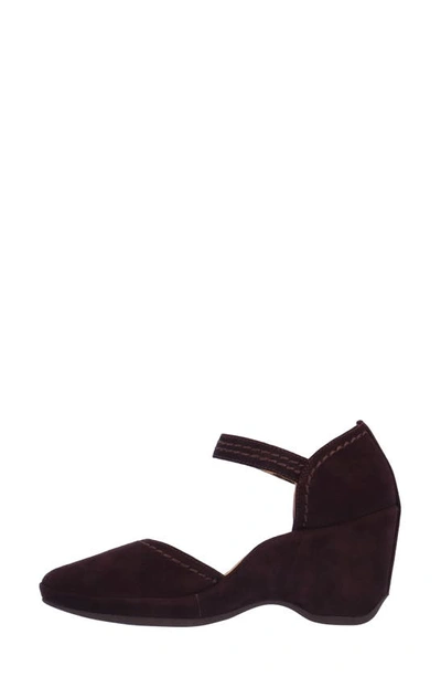 L'amour Des Pieds Orva Wedge Sandal In Chocolate