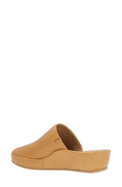 L'amour Des Pieds Cady Platform Wedge Mule In Lioness