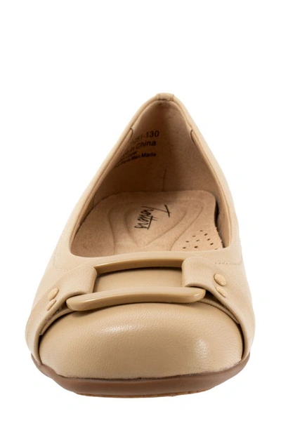Trotters Sizzle Signature Flat In Beige