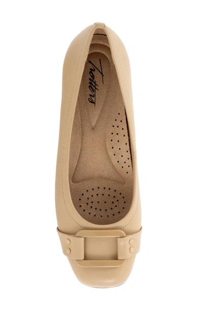 Trotters Sizzle Signature Flat In Beige