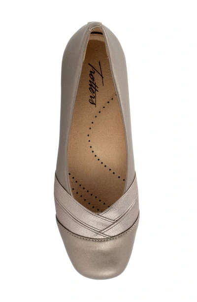 Trotters Stella Womens Faux Leather Slip-on Ballet Flats In Pewter