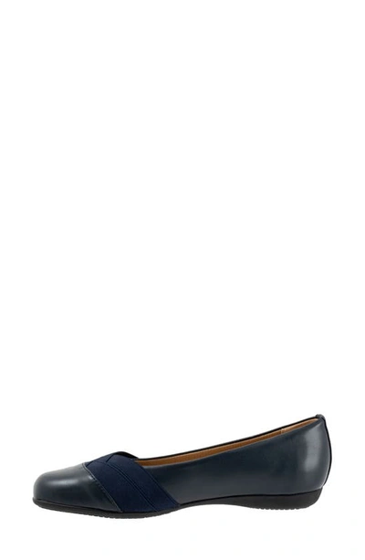 Trotters Stella Flat In Navy