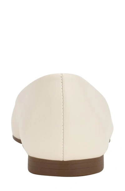 Tommy Hilfiger Ganimnay Flat In Ivory