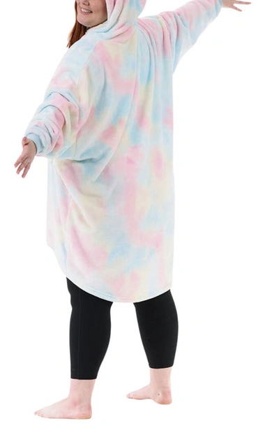 Shop The Comfy ® Dream™ Wearable Blanket In Cotton Candy