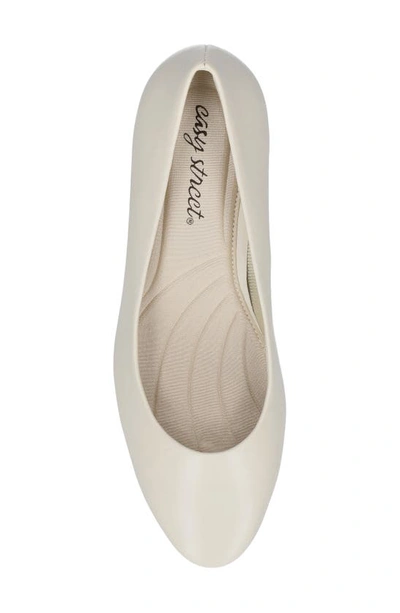 Easy Street Ballari Round Toe Pump In Bone