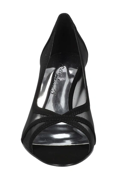 Shop Easy Street Picaboo Pump In Black Lamy