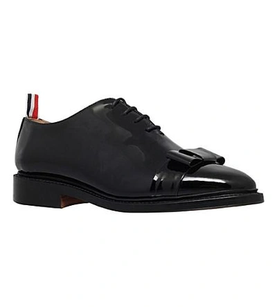 Shop Thom Browne Bow-detail Patent-leather Brogues In Black